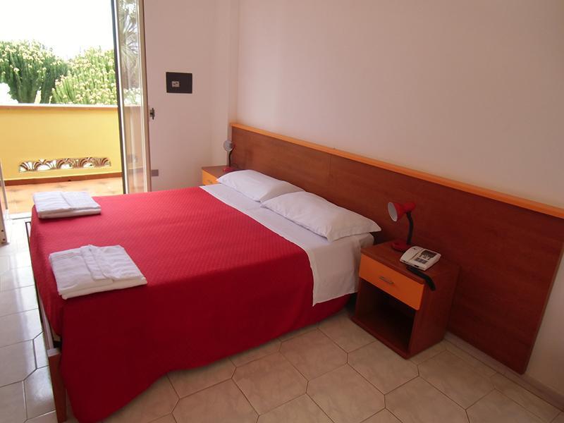Villaggio Hotel Club Calanovellamare Piraino Quarto foto